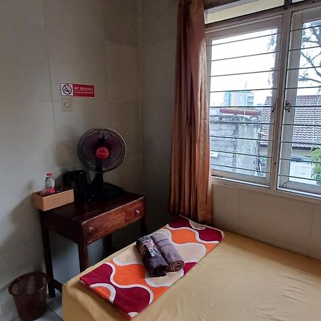 Kost Carmelia Syariah Baranangsiang Bogor Hotel Exterior photo